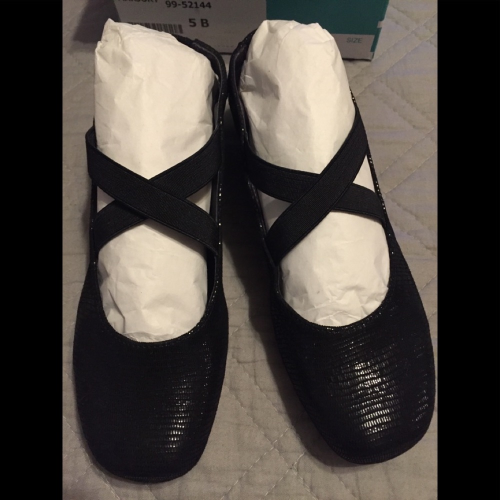 Black Shoes Never worn.